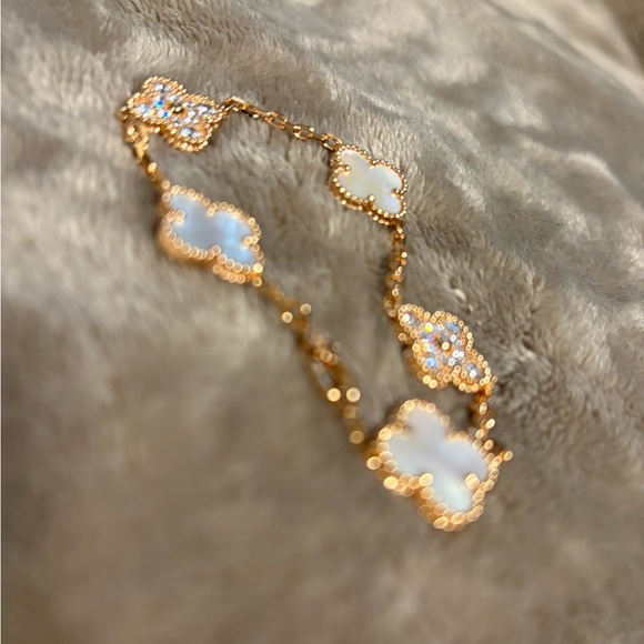 Elegant Gold and White Clover Bracelet - Picture 1 of 4